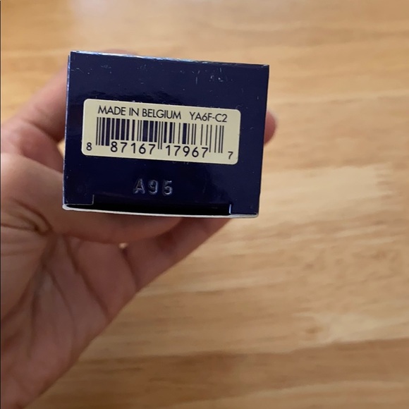 Estée Lauder foundation in 6W2: Nutmeg - Picture 5 of 5